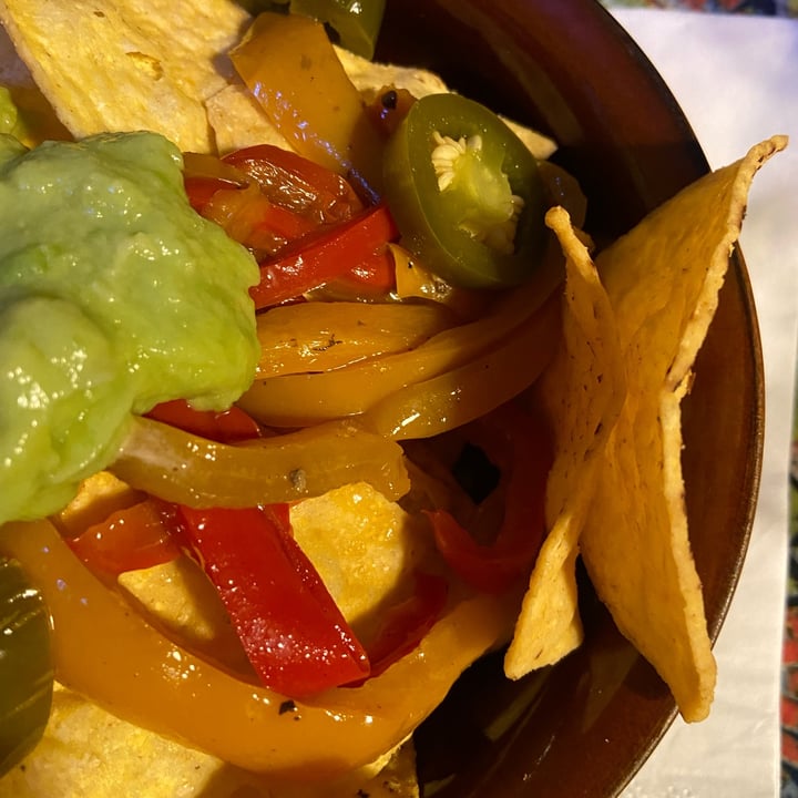 photo of Seventh Mexican Restaurant nachos con guacamole shared by @federego77 on  24 Jul 2022 - review