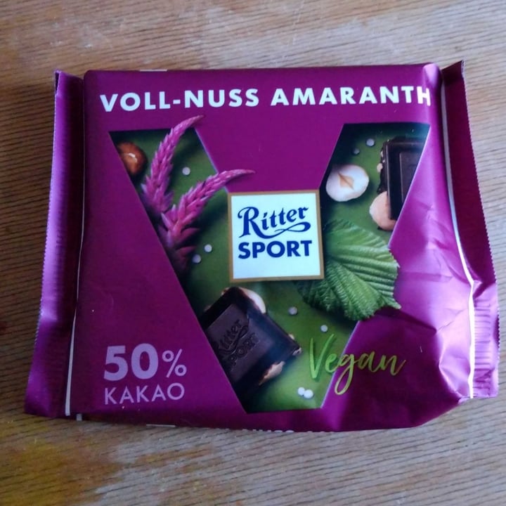 photo of Ritter Sport Voll-Nuss Amaranth shared by @marcosfeminella on  13 Feb 2022 - review