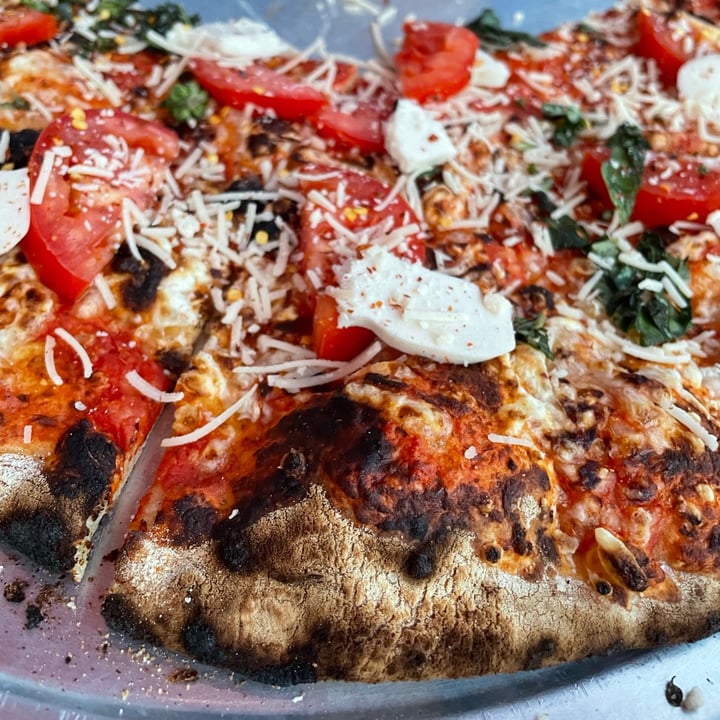 review photo of AL FORNO FERRUZZA PIZZA RHODODENDRON Caprese pizza shared by @visanqui on 25 Sep 2021 - review