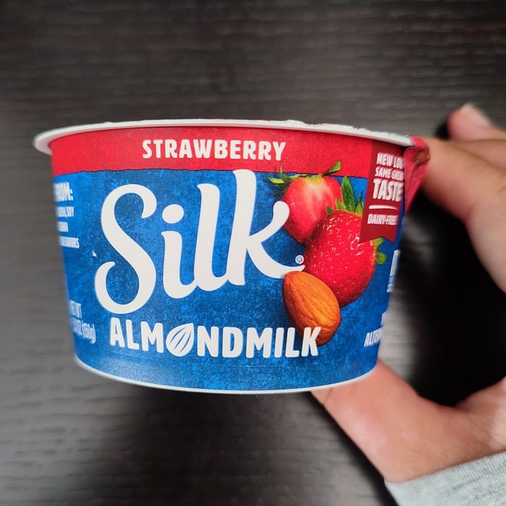 photo of Silk Strawberry almond milk yogurt shared by @camilapardo on  23 Jan 2022 - review