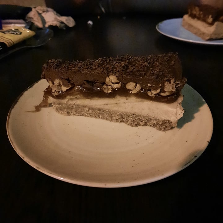 review photo of Kong - Food Made With Compassion Tarte de Snickers shared by @joanarebelomorais on 04 Sep 2021 - review