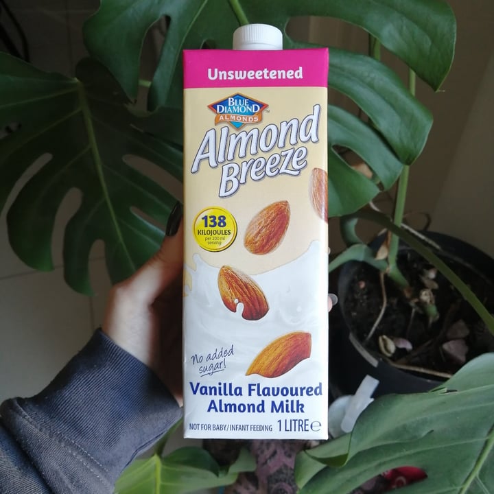 photo of Blue Diamond Vanilla Flavored Almond Milk shared by @janawinters on  04 Oct 2021 - review