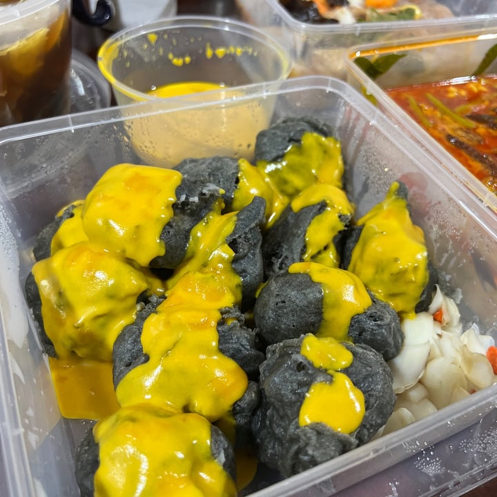 photo of New Fut Kai Vegetarian Restaurant Homemade bamboo charcoal black sesame tofu with pumpkin sauce shared by @yvonnengmh on  06 Jul 2022 - review