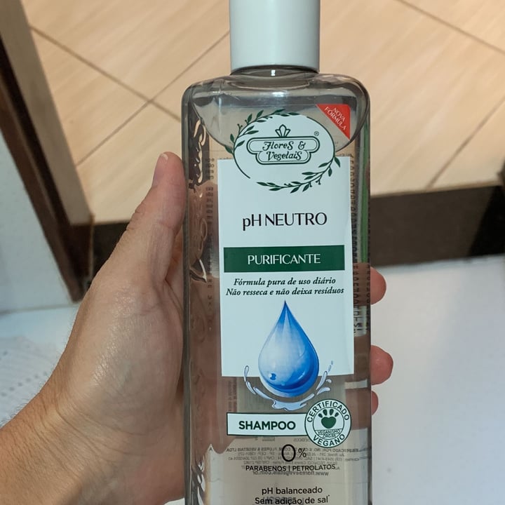 photo of Flores & Vegetais Shampoo PH Neutro shared by @marcialeitesantiago on  27 Apr 2022 - review