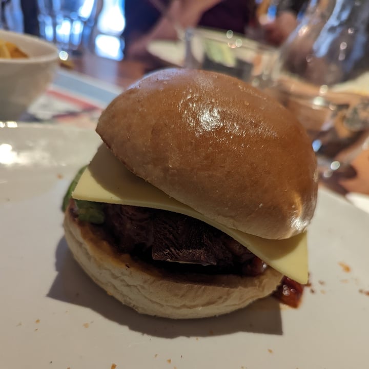 photo of Oast & Squire Beefeater The Sloppy Joe Burger shared by @ryster on  23 May 2022 - review