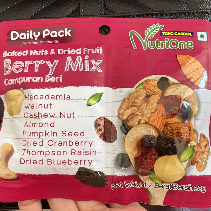 review photo of Tong Garden NutriOne Baked Nuts & Dried Fruits Berry Mix shared by @liesadesisca on 04 Oct 2021 - review