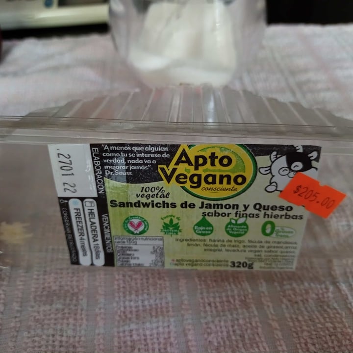 photo of Apto Vegano Consciente Sandwich de Jamón y Queso shared by @daiii29 on  04 Feb 2022 - review