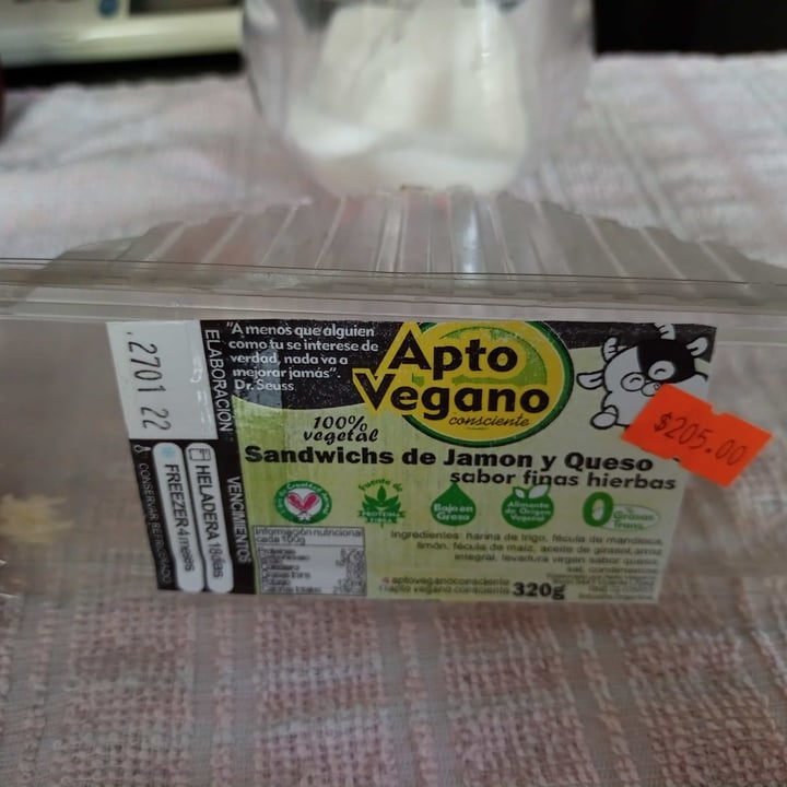 review photo of Apto Vegano Consciente Sandwich de Jamón y Queso shared by @daiii29 on 04 Feb 2022 - review