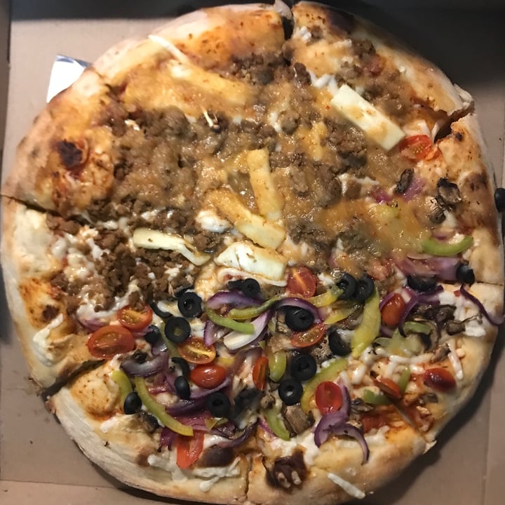 review photo of Salvaxe Pizza jardín y chuleta hawaiana shared by @laurafonck on 05 Sep 2021 - review