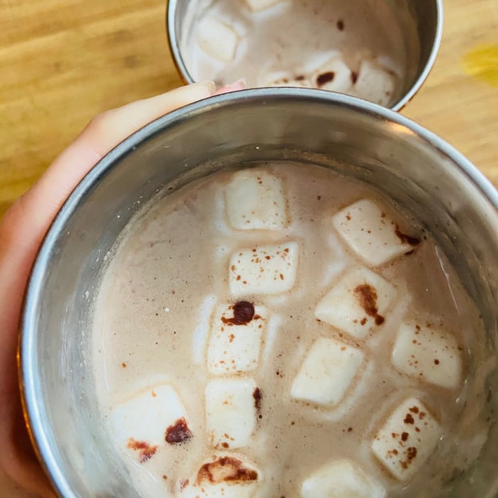 photo of Choco de léa Bombe De Chocolat au « lait » d’avoine et guimauves shared by @missnarciss on  07 Feb 2021 - review