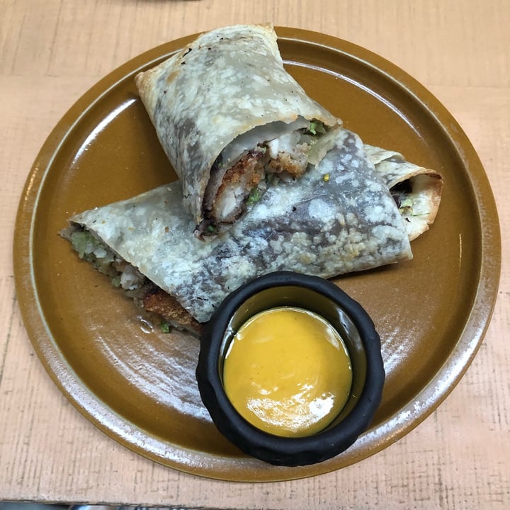 photo of Oleada Plant Based California Burrito shared by @carovivern on  25 May 2022 - review