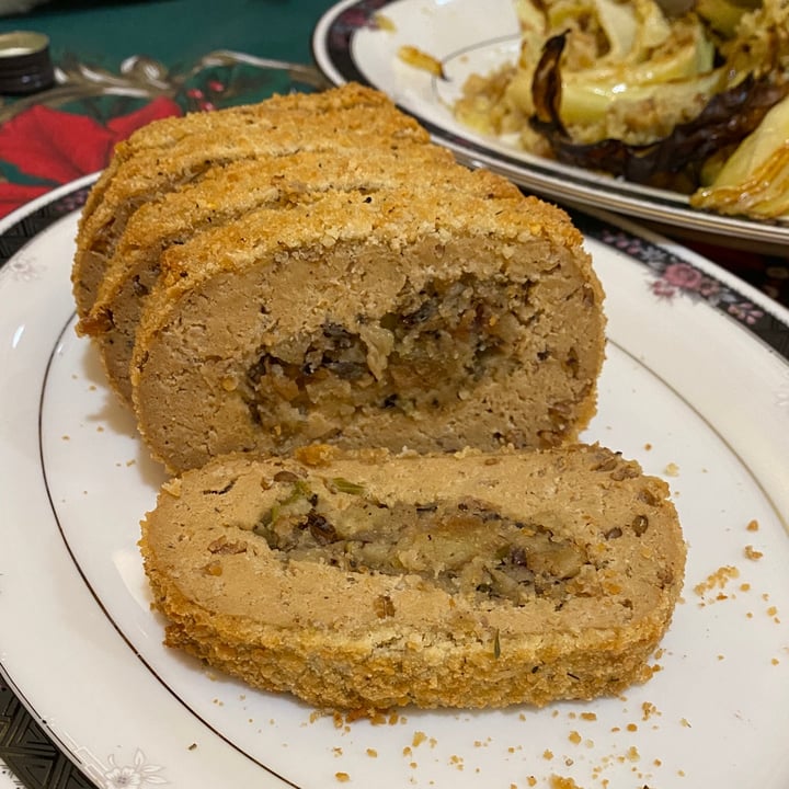 photo of Trader Joe's Breaded turkey-less stuffed roast with gravy shared by @snl017 on  27 Dec 2021 - review