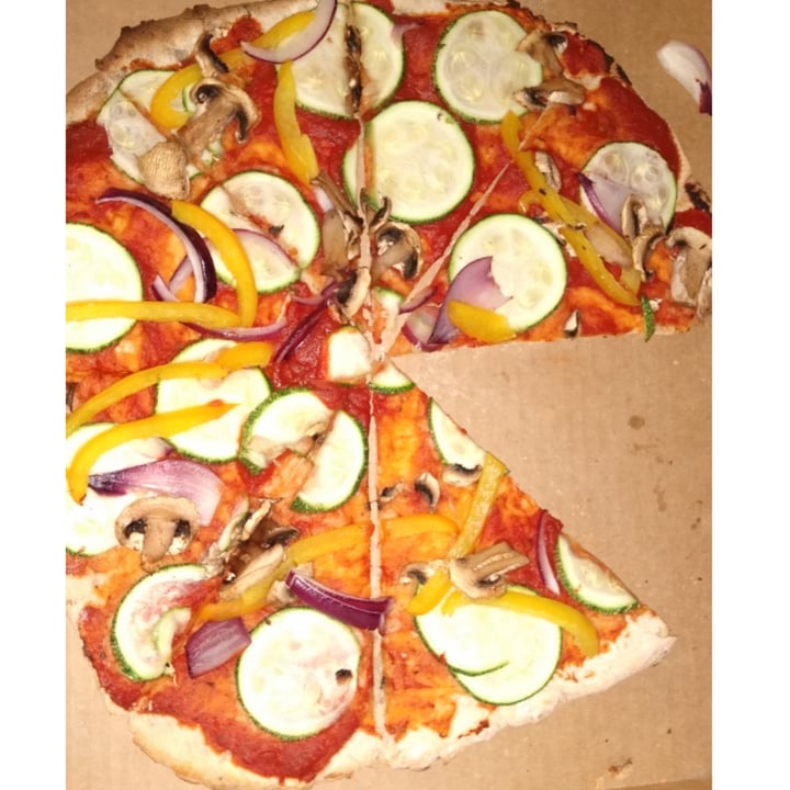 photo of Valerio's pizza by leahs Pizza Vegana shared by @mireyacr on  20 Nov 2020 - review