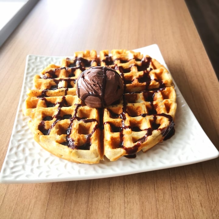 photo of Loving Nature Fortunate Coffee Cafe SG Waffle With A Scoop Of Ice Cream shared by @torero on  01 May 2022 - review