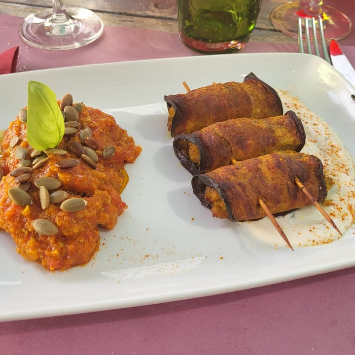 review photo of Ristorante Angolo Divino involtini di melanzane E Tofu con Falafel di Ceci al Coriandolo shared by @leonilde on 31 Aug 2022 - review