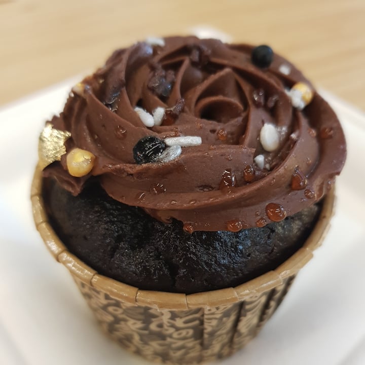 photo of Naked Earth Cafe Beetroot Chocolate Cupcake shared by @shanna on  26 Mar 2022 - review