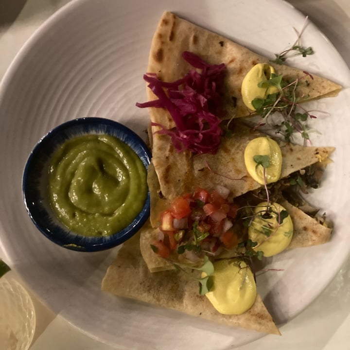 photo of Bar Verde Grilled Quesadilla shared by @lalvear11 on  05 Sep 2021 - review