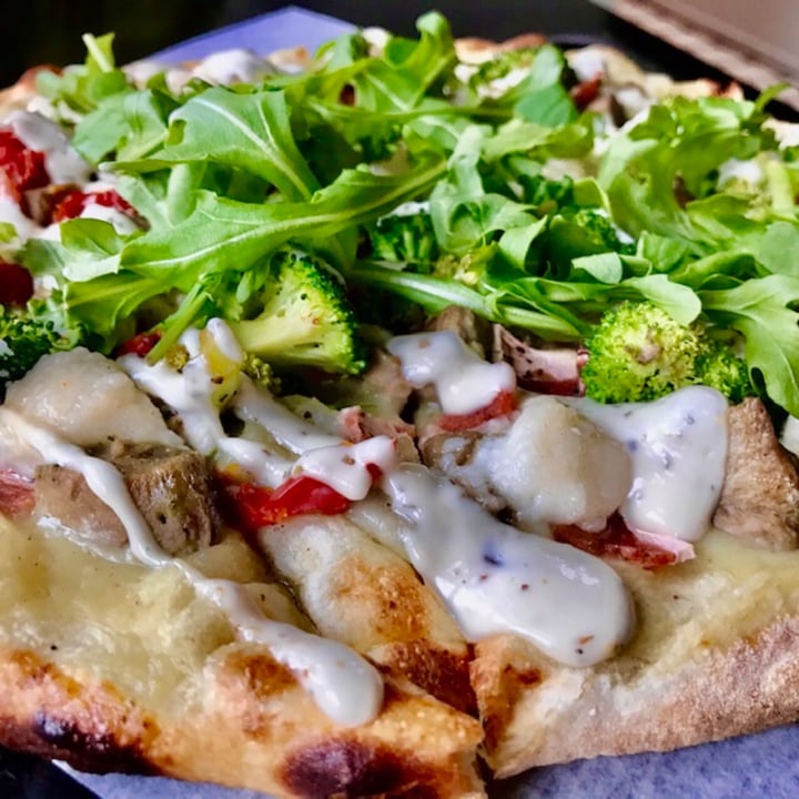 photo of Virtuous Pie Pesto CBR Pizza shared by @pdxveg on  15 Sep 2020 - review