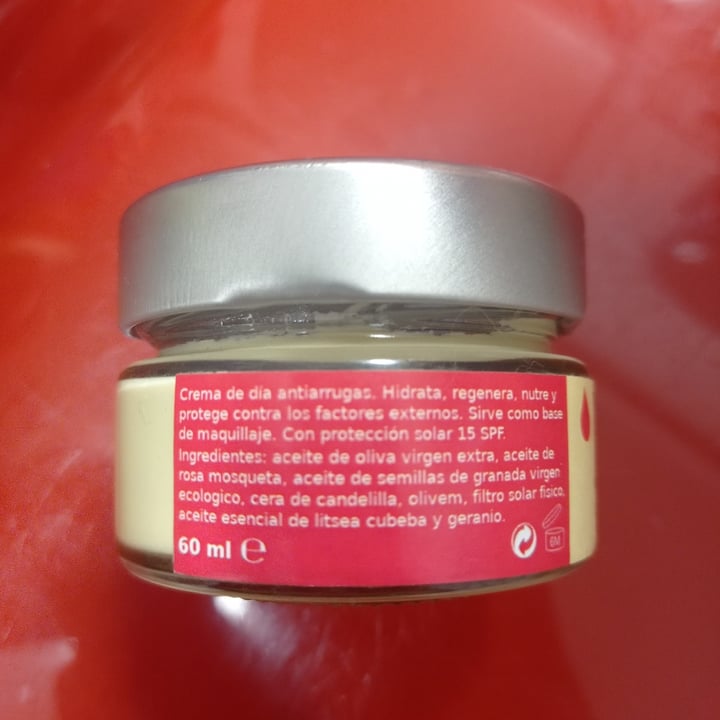 photo of Di Oleo Crema Facial De Día shared by @raqueeel on  19 Mar 2021 - review