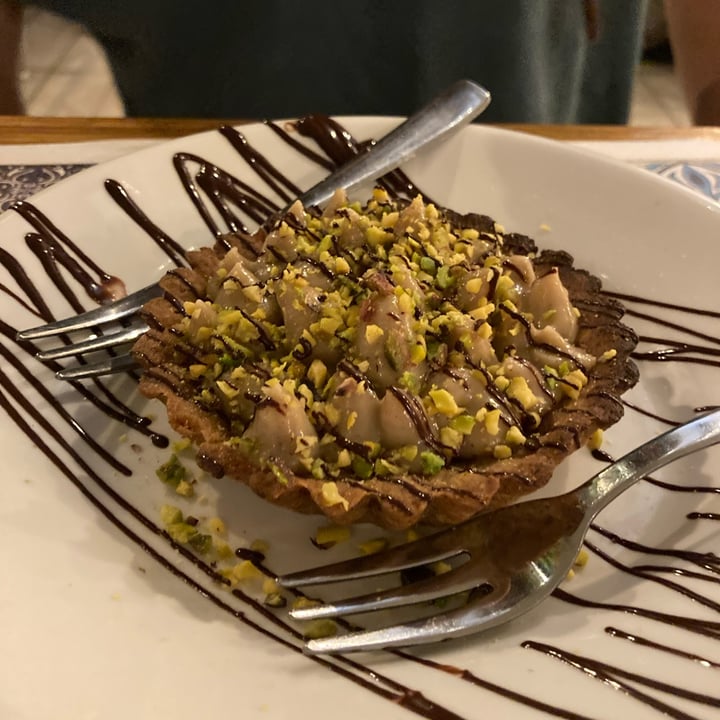 photo of Status Quo Crostatina crema pasticcera cioccolato e pistacchi shared by @alezoe on  31 Aug 2022 - review