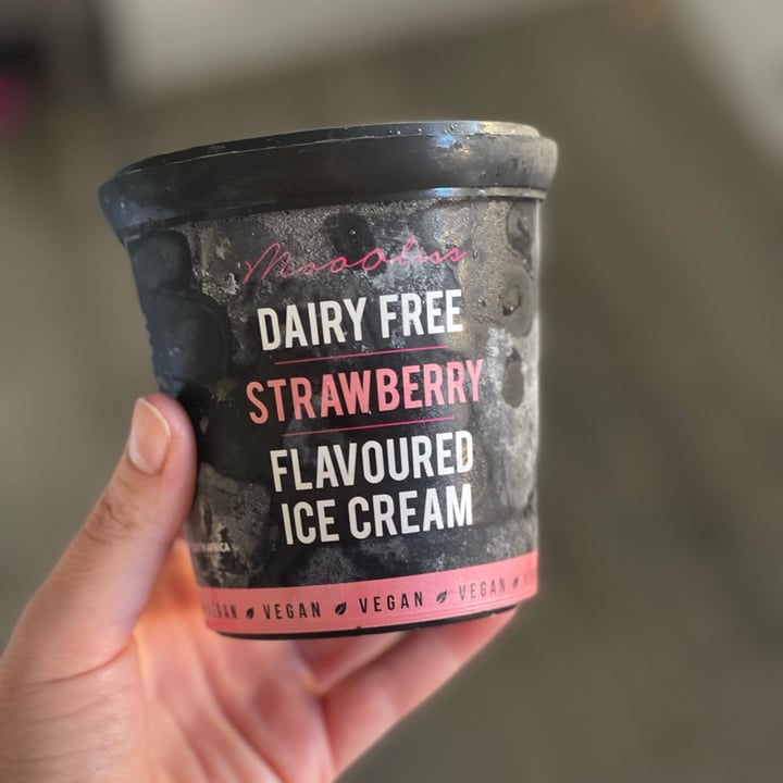 photo of Moooliss Strawberry Ice Cream shared by @lenicpretorius on  21 Oct 2022 - review