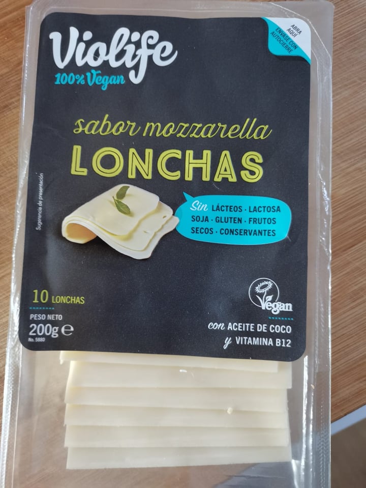 photo of Violife Lonchas sabor Mozzarella shared by @juniperusvegan on  26 Feb 2022 - review
