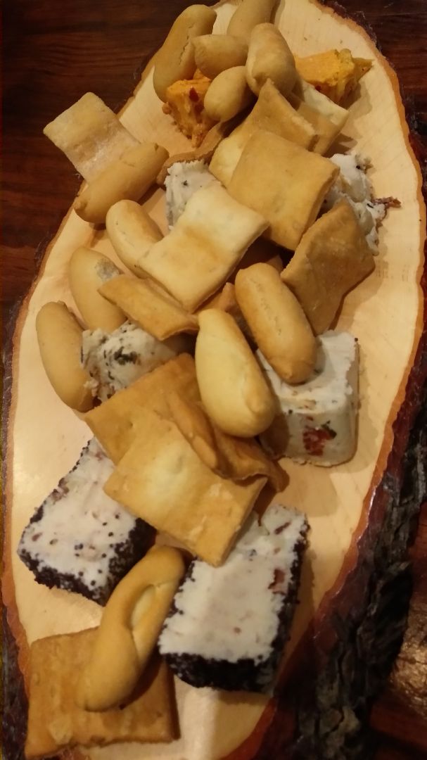 photo of Escafandra - Taberna Vegana Tabla de quesos shared by @crestina on  22 Feb 2020 - review
