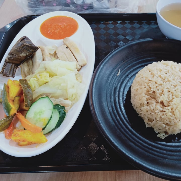 photo of Chee Wei Vegetarian Chicken Rice shared by @veganspicegirl on  03 Apr 2022 - review