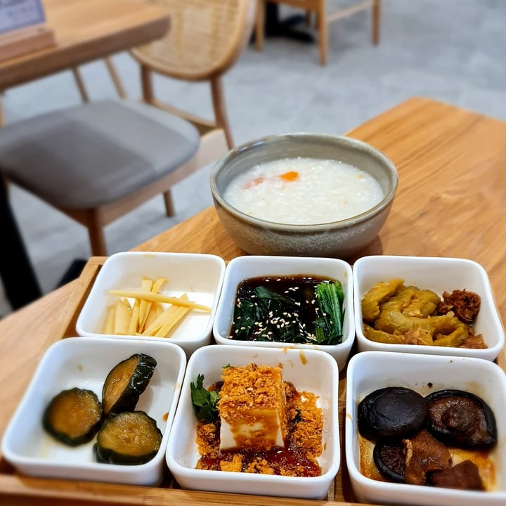 photo of Lotus Café 蓮心食坊 Taiwanese porridge Set shared by @parismelody on  23 May 2022 - review