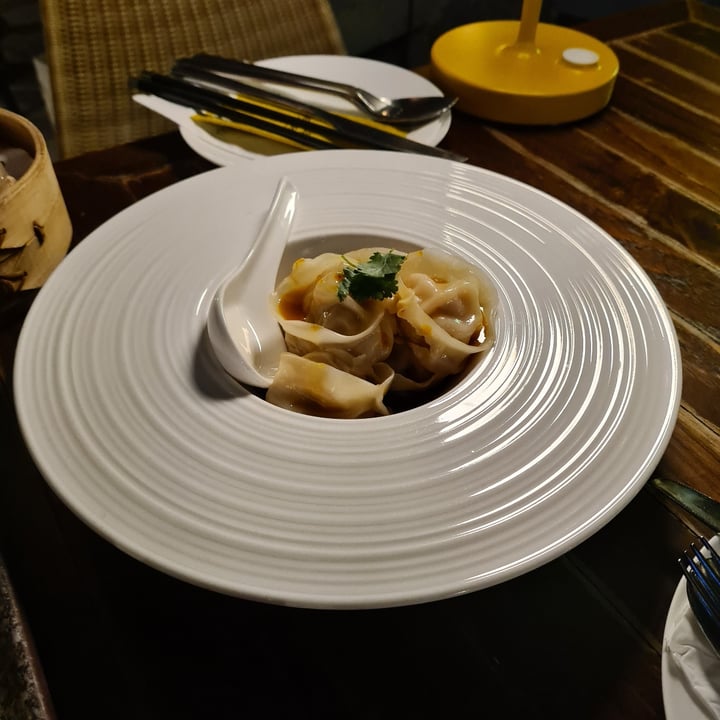 photo of EMPRESS Sichuan Plant-Based Meat & Cabbage Steamed Dumplings shared by @jebdavies on  30 Oct 2020 - review