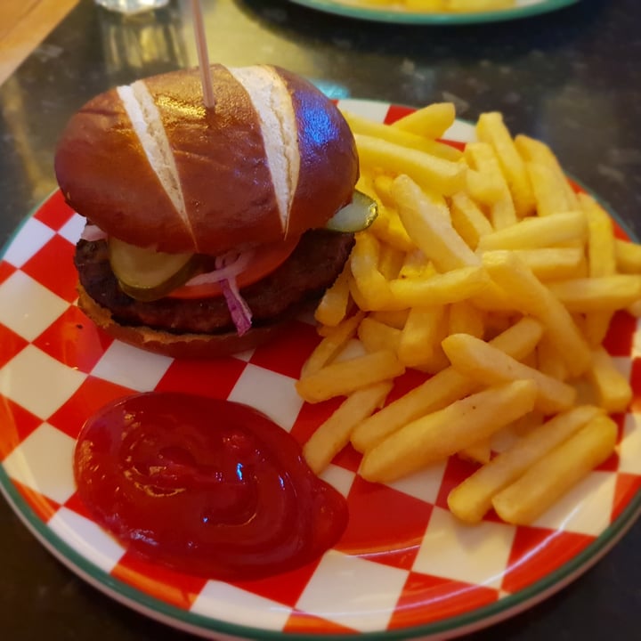review photo of Frankie & Benny's Viva la Vegan Burger shared by @puredeadvegan on 19 Jul 2020 - review