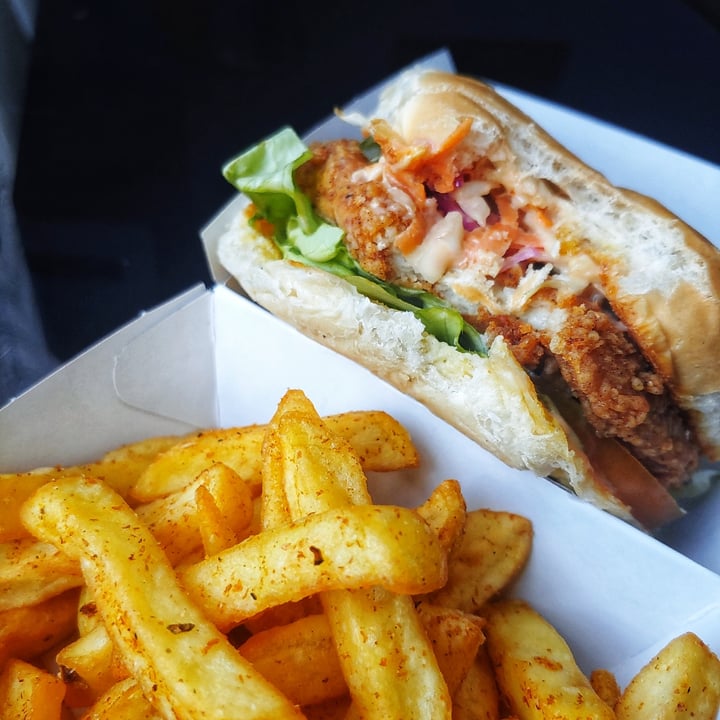 photo of The Vegan Chef, Craighall Crispy Chickn Burger shared by @veganonthesavannah on  26 Mar 2021 - review