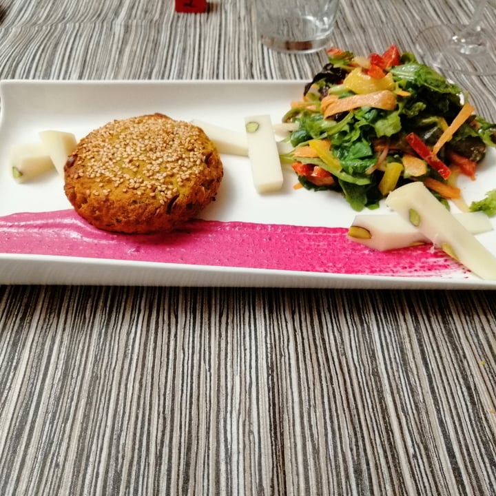 photo of Pastinaca Vegetarian Restaurant Burger vegetale (Veganized) shared by @ogygya on  14 Sep 2021 - review