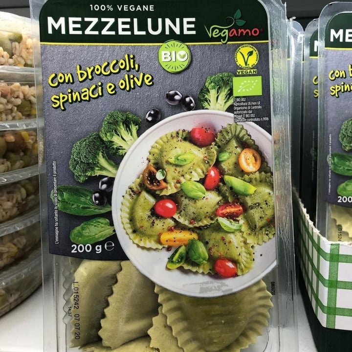 photo of Vegamo Mezzelune broccoli spinaci e olive shared by @ariannaeffe4 on  19 Jun 2022 - review