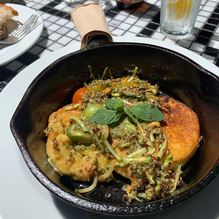 photo of Le Pain Quotidien - Recoleta Mall Provoleta de Almendras con Tabule de Quinoa shared by @wmdiomedi on  05 Feb 2021 - review