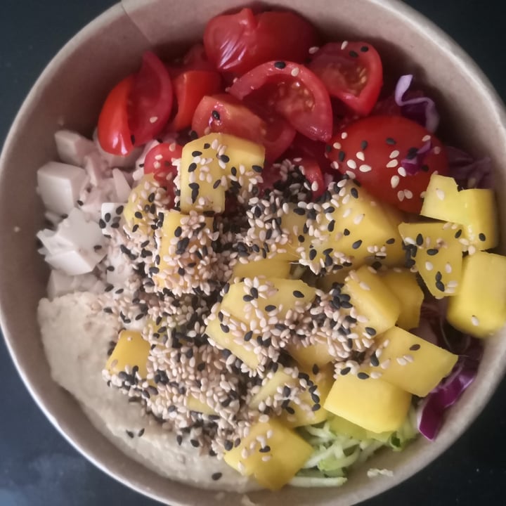 review photo of I Love Poke Euroma2 Vegan Hummus shared by @giuliasalvi on 04 Aug 2022 - review