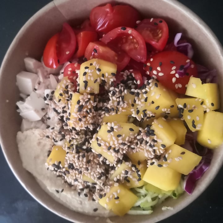 photo of I Love Poke Euroma2 Vegan Hummus shared by @giuliasalvi on  04 Aug 2022 - review