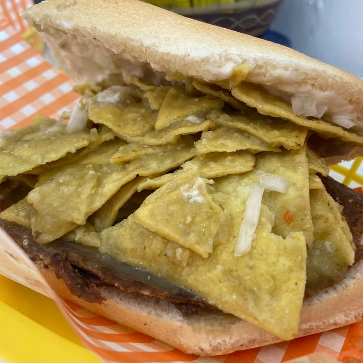 photo of siempre MELOCOTÓN Torta de chilaquiles shared by @rich-hf on  23 Aug 2021 - review