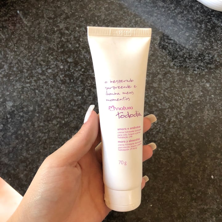 photo of Natura Crema corporal mora y almendra shared by @lulymiranda on  17 Oct 2022 - review