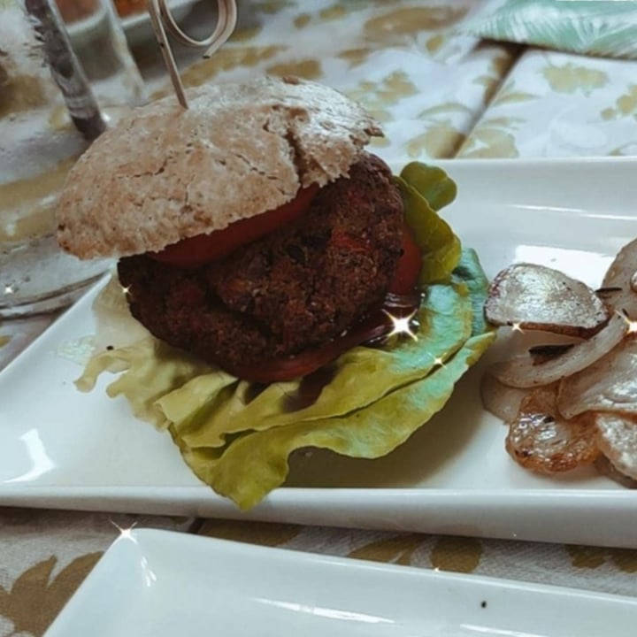 review photo of Pastinaca Vegetarian Restaurant Burger vegetale (Veganized) shared by @eleveg on 11 Oct 2020 - review
