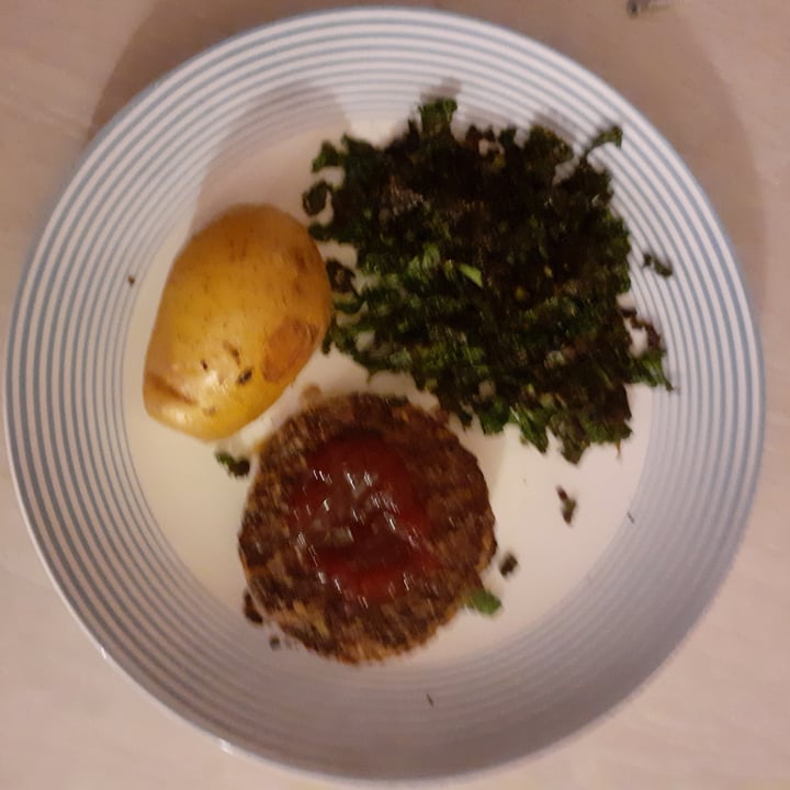photo of Linda McCartney's Vegetarian 1/4 LB Burgers shared by @emraw on  29 Jan 2021 - review