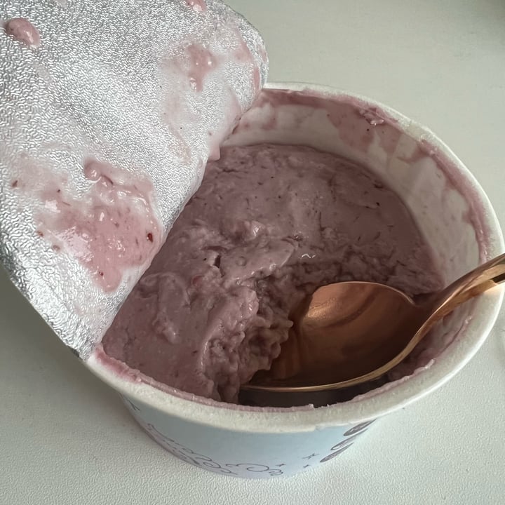 photo of cocojune overnight oats mixed berry shared by @jessycadasilveira on  02 Jun 2022 - review