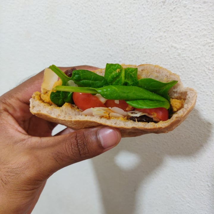 photo of Shake Farm Hummus Pita 🥙 shared by @hownowbrownkow on  16 Aug 2020 - review