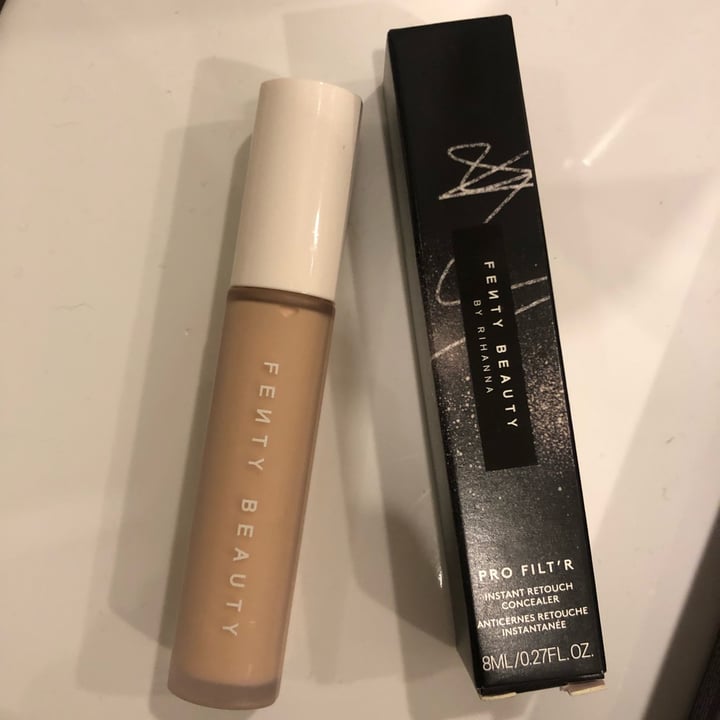 photo of Fenty Beauty Pro Filt'r Instant Retouch Concealer shared by @djo on  29 Aug 2022 - review