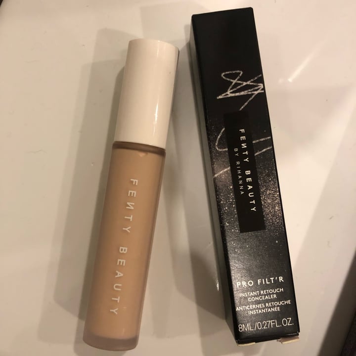 review photo of Fenty Beauty Pro Filt'r Instant Retouch Concealer shared by @djo on 29 Aug 2022 - review