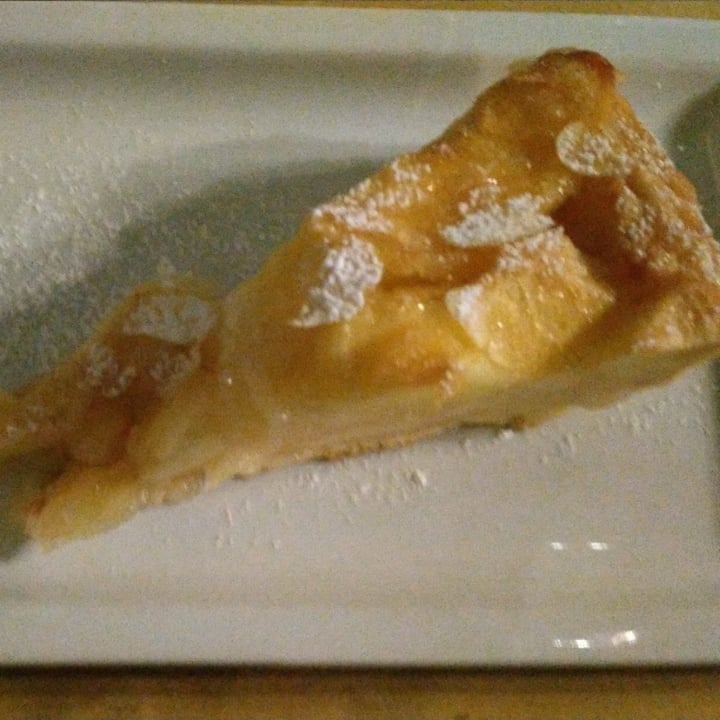 photo of Binario Magic Pub Vegan Apple Pie shared by @gloriagrossi on  30 Jul 2021 - review