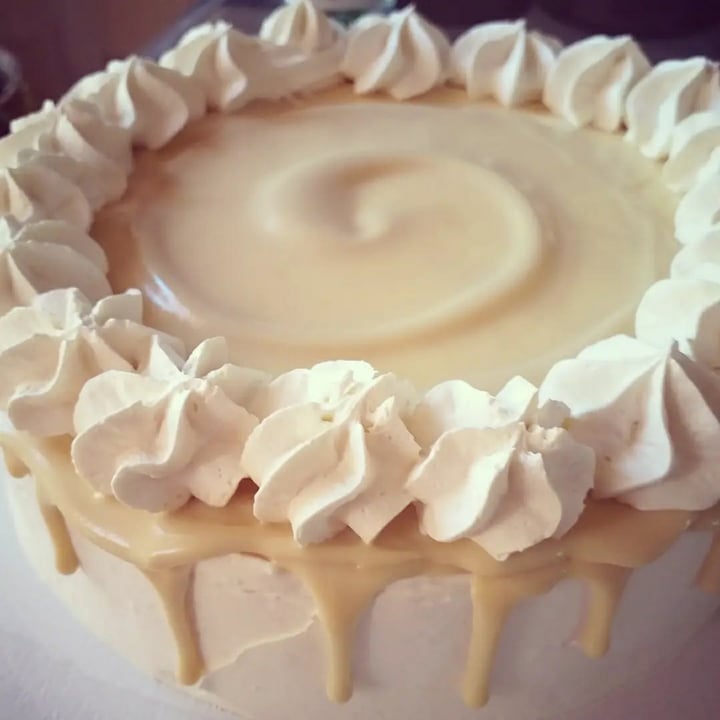 photo of Freedom Cakes Tarta de chocolate blanco shared by @laveganaclara on  22 Aug 2021 - review