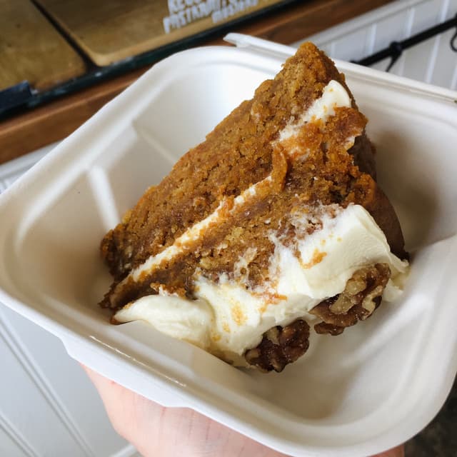 菜肴“Carrot - Walnut Cake”的照片