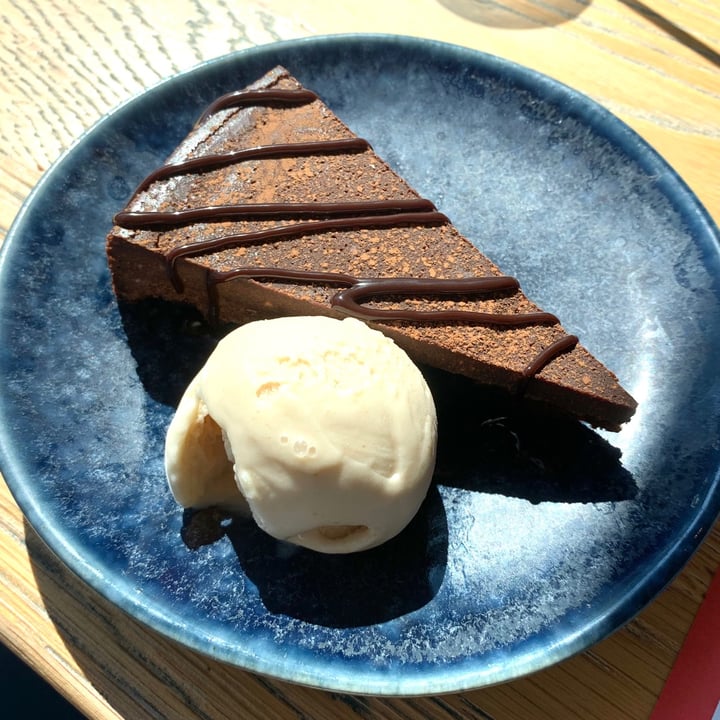 photo of Wagamama Leicester Chocolate Orange Cake shared by @vegpledge on  18 Jul 2021 - review
