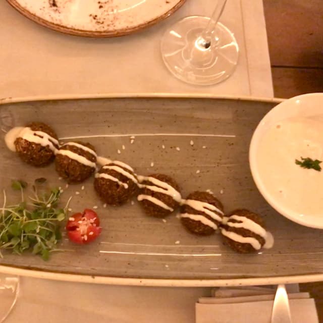 菜肴“Falafel 24 horas”的照片